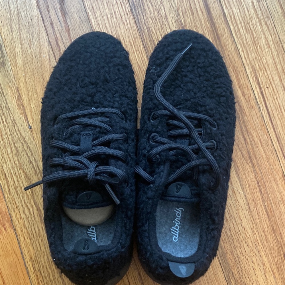 Black Allbirds Wool runner fluffs
